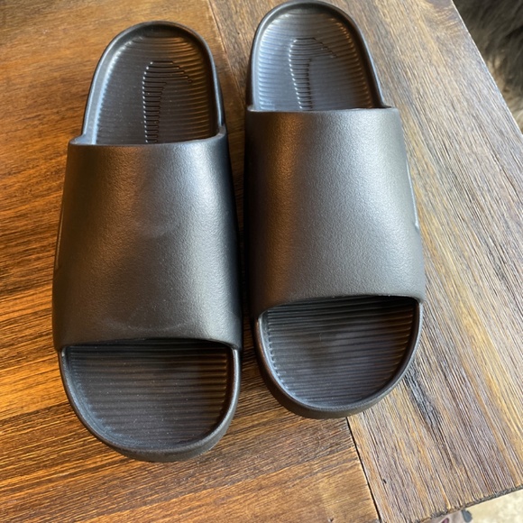 Nike Calm Slides, Size 11, Black ordered wrong size